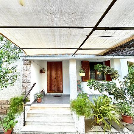 Domo Austinu - Abbasanta Exterior foto